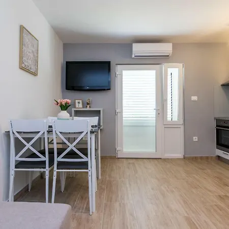 New Cosy And Modern Apartmant Kastela, Split Apartmán